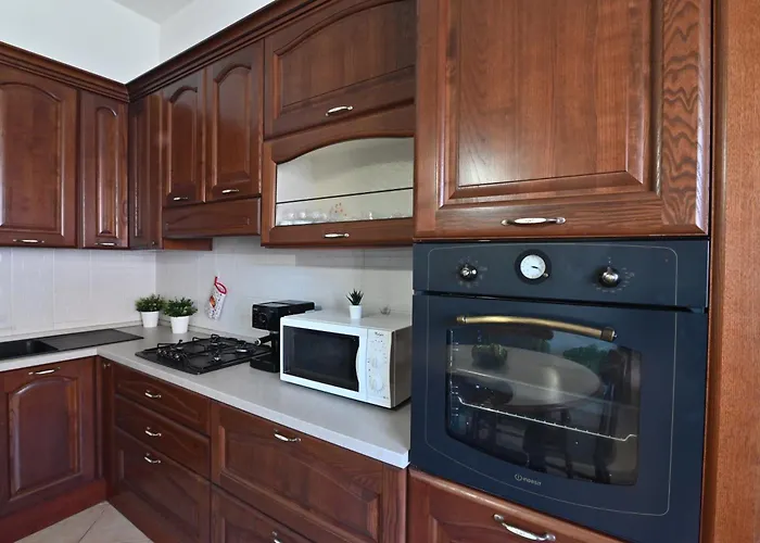 Izzhome Trihappy Apartment