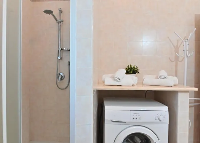 Izzhome Trihappy Apartment *