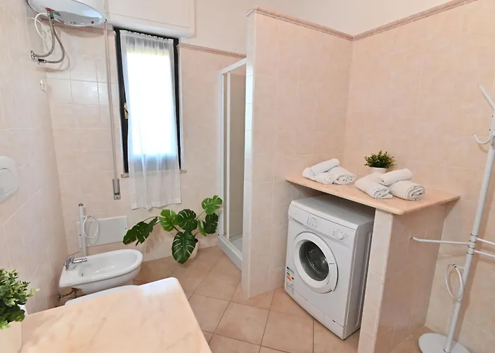 Izzhome Trihappy Apartment Pula