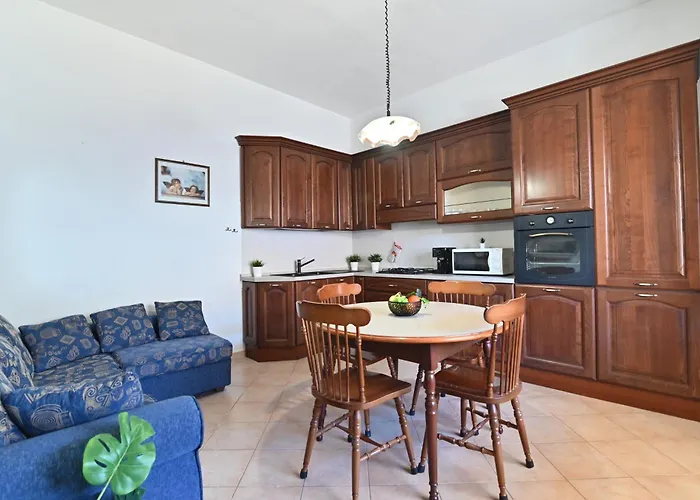 Izzhome Trihappy Apartment *