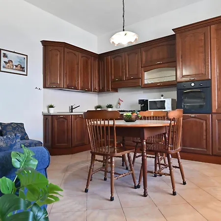 Izzhome Trihappy Appartamento Pula